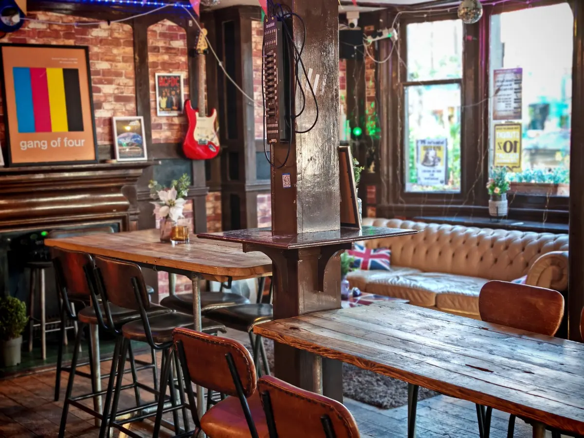 How to Host a Civil Debate Night in Your Local Pub